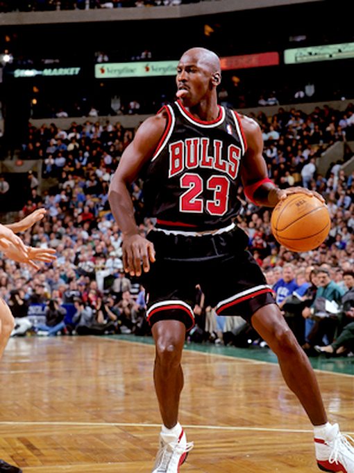 michael_jordan_1998_black_jersey.jpg