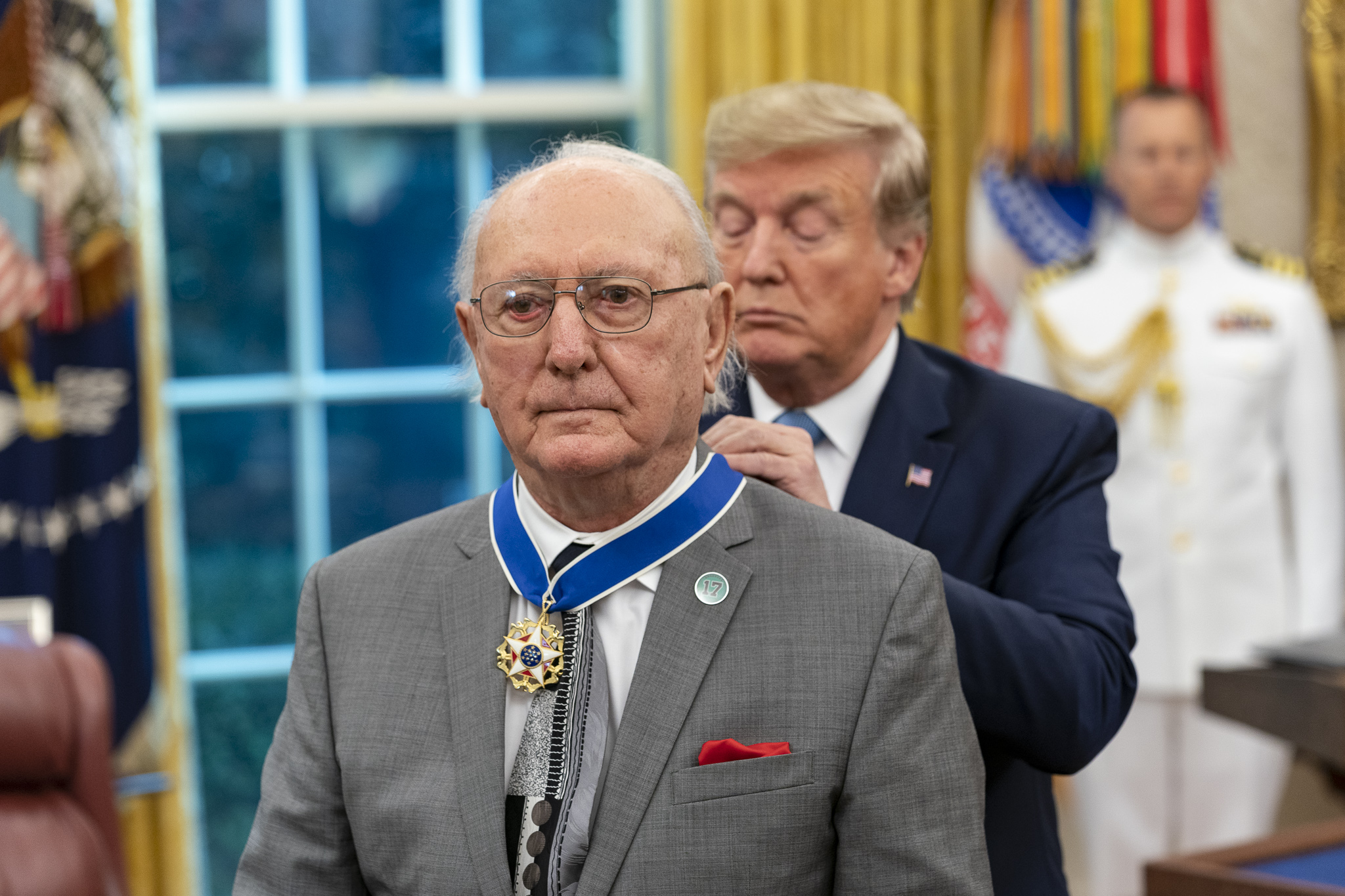President_Trump_Presents_the_Medal_of_Freedom_to_Bob_Cousy_%2848602862221%29.jpg