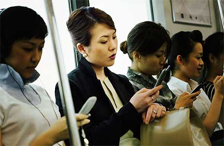 japanese_commuters460.jpg