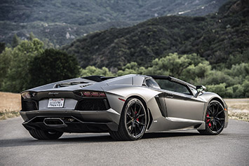 lead19-2015-lamborghini-aventador-roadster-review.jpg