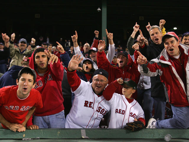 red_sox_fans_83313769.jpg