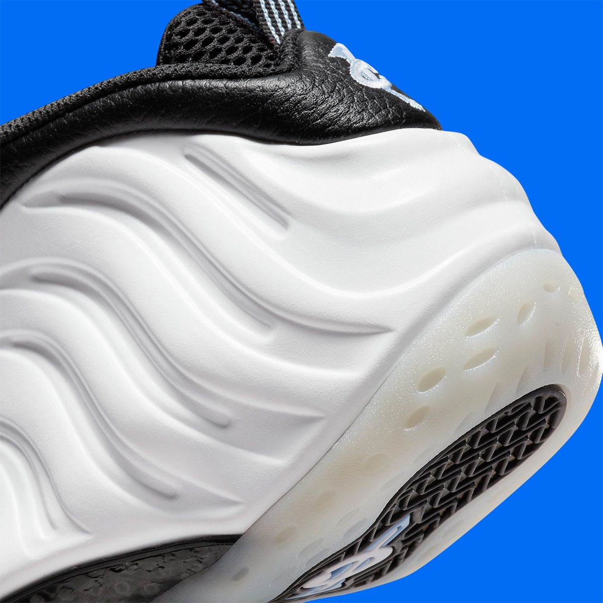 nike-air-foamposite-one-white-black-dv0815-100-release-date-8.jpg