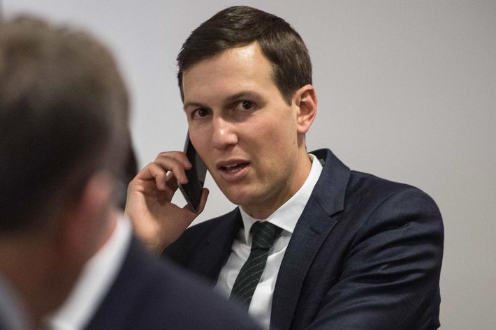 17-jared-kushner-phone.w710.h473.jpg