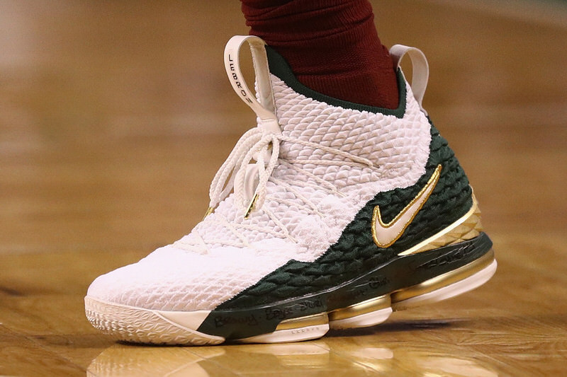 nike-lebron-15-svsm-pe-1-1.jpg