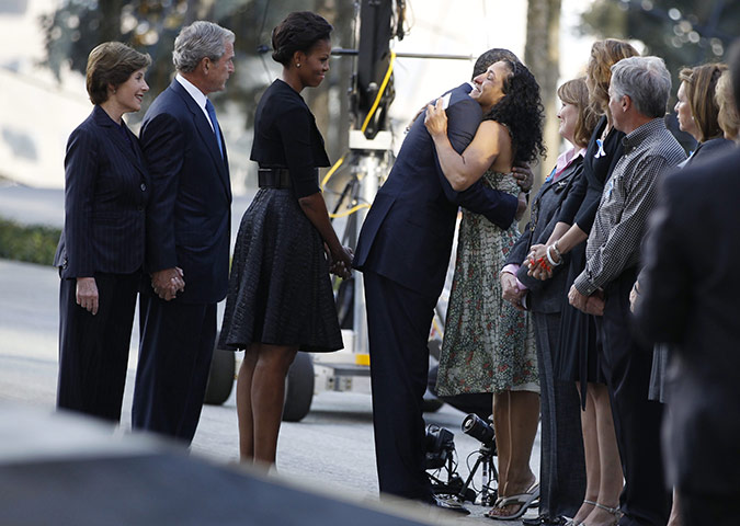 Obama-embraces-a-victims--013.jpg