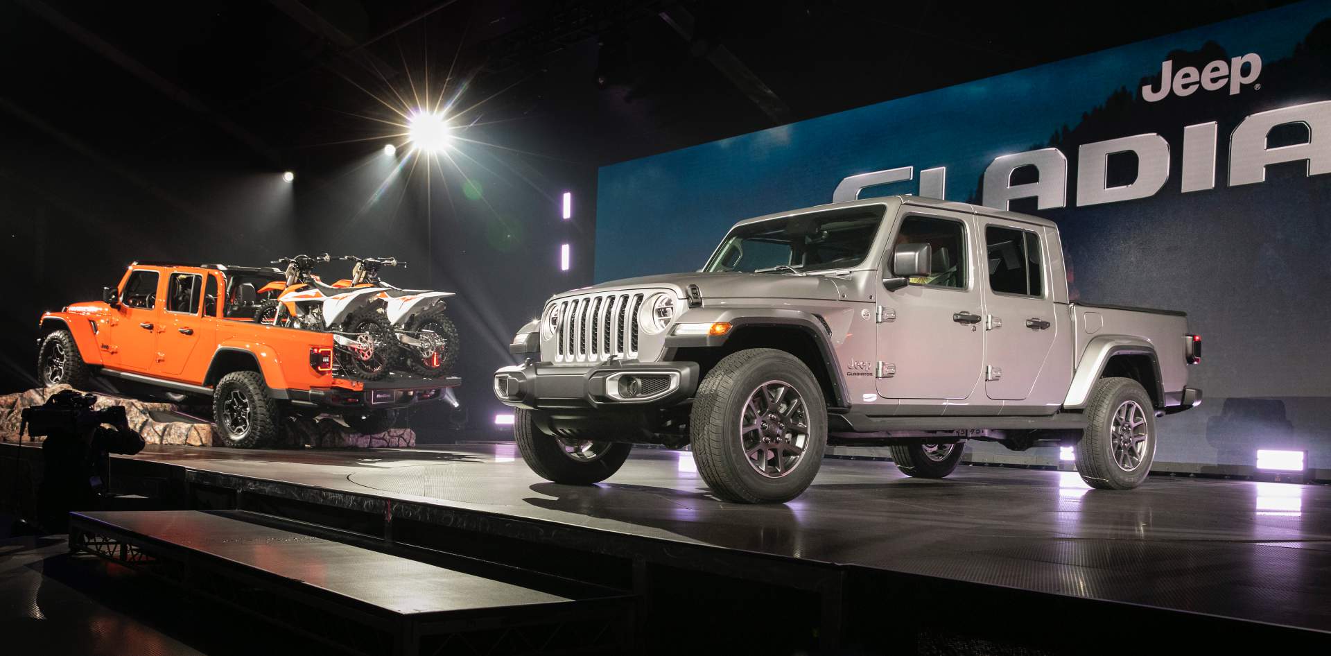 272a97d6-2020-jeep-gladiator-at-2018-la-auto-show-67.jpg