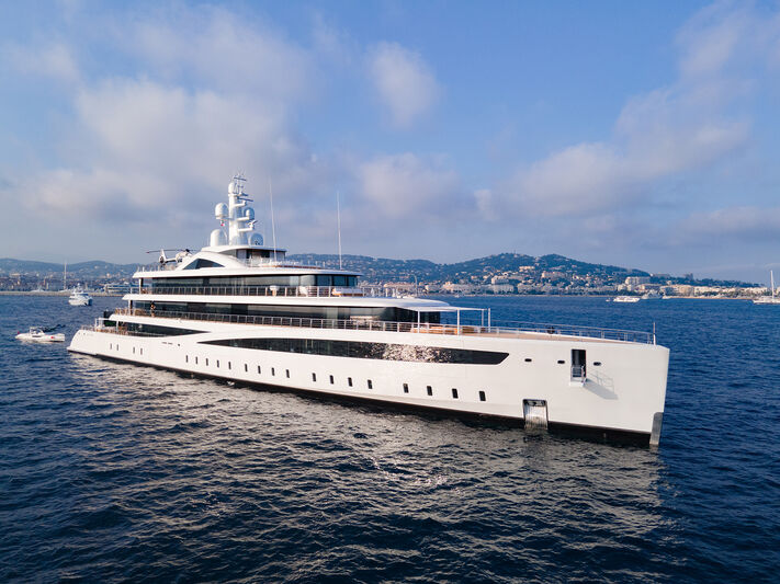 www.superyachttimes.com