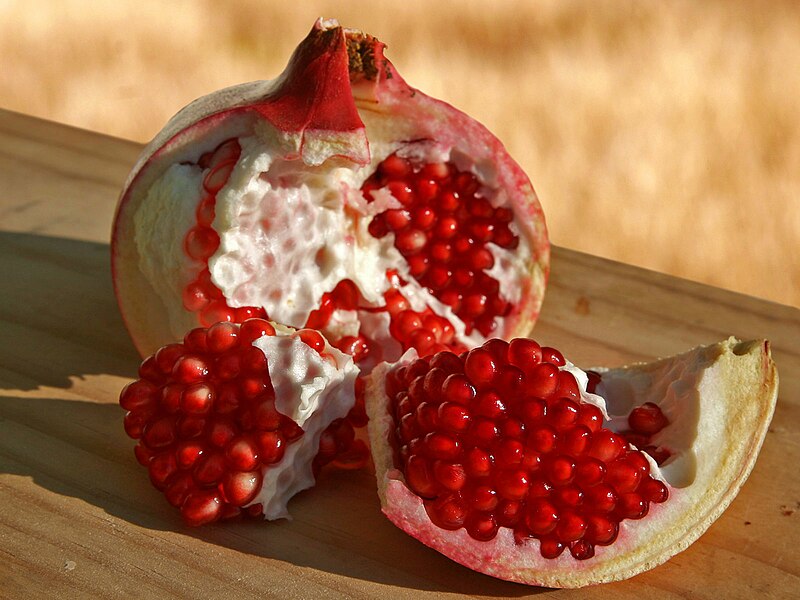 800px-Pomegranate03_edit.jpg