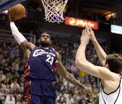 lebron%2Bjames%2Bdunks%2Bon%2Bfesenko.jpg