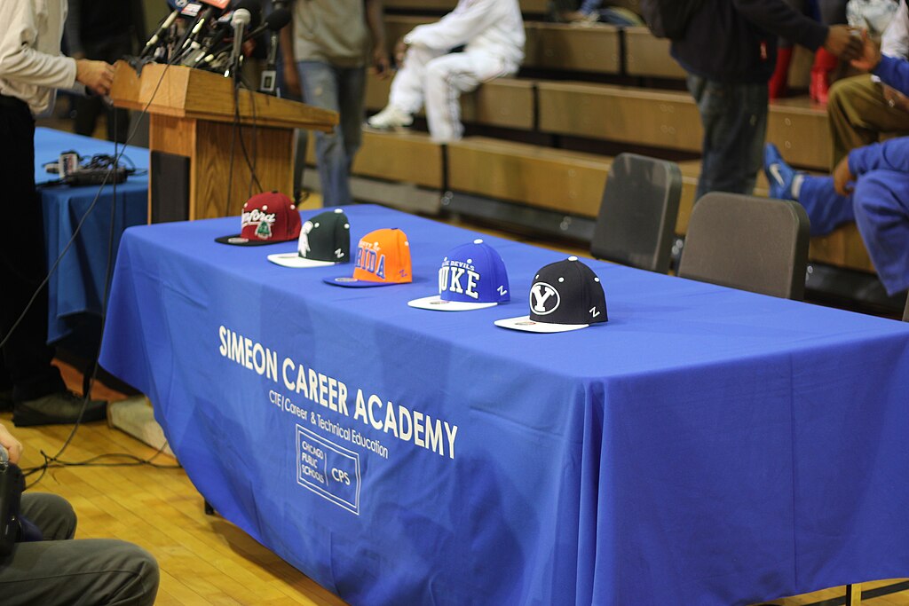 1024px-20121220_Jabari_Parker_verbal_commitment_press_conference_team_hats.JPG