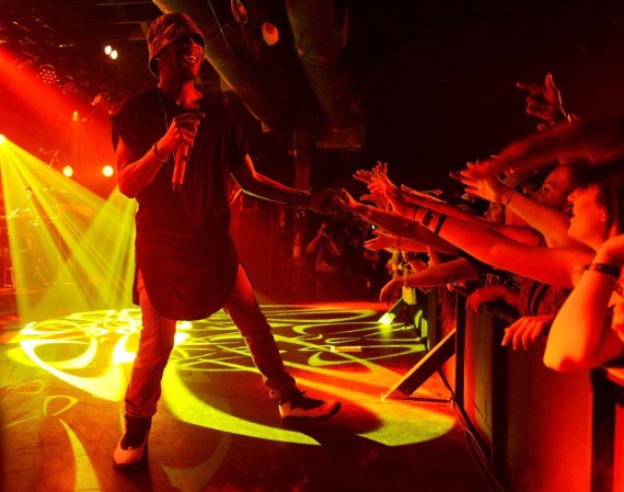 kid-cudi-wearing-air-jordan-x-chicago-02-570x449.jpg