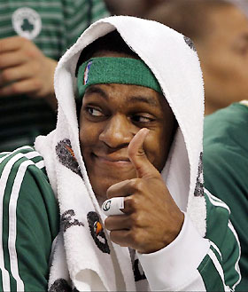 rajon-rondo-boston-thumbs-up-nba-funny-photos.jpg