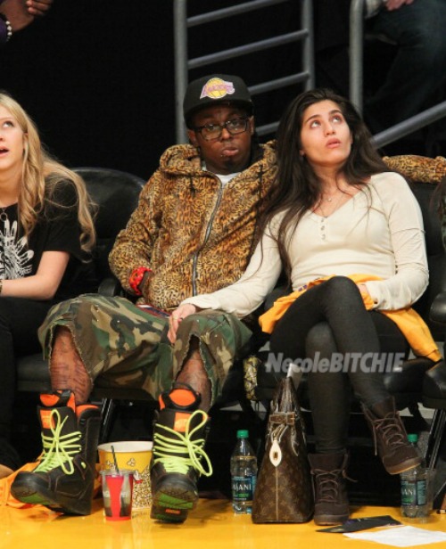 lil-wayne-and-his-girlfriend-courtside-lakers-game.jpg