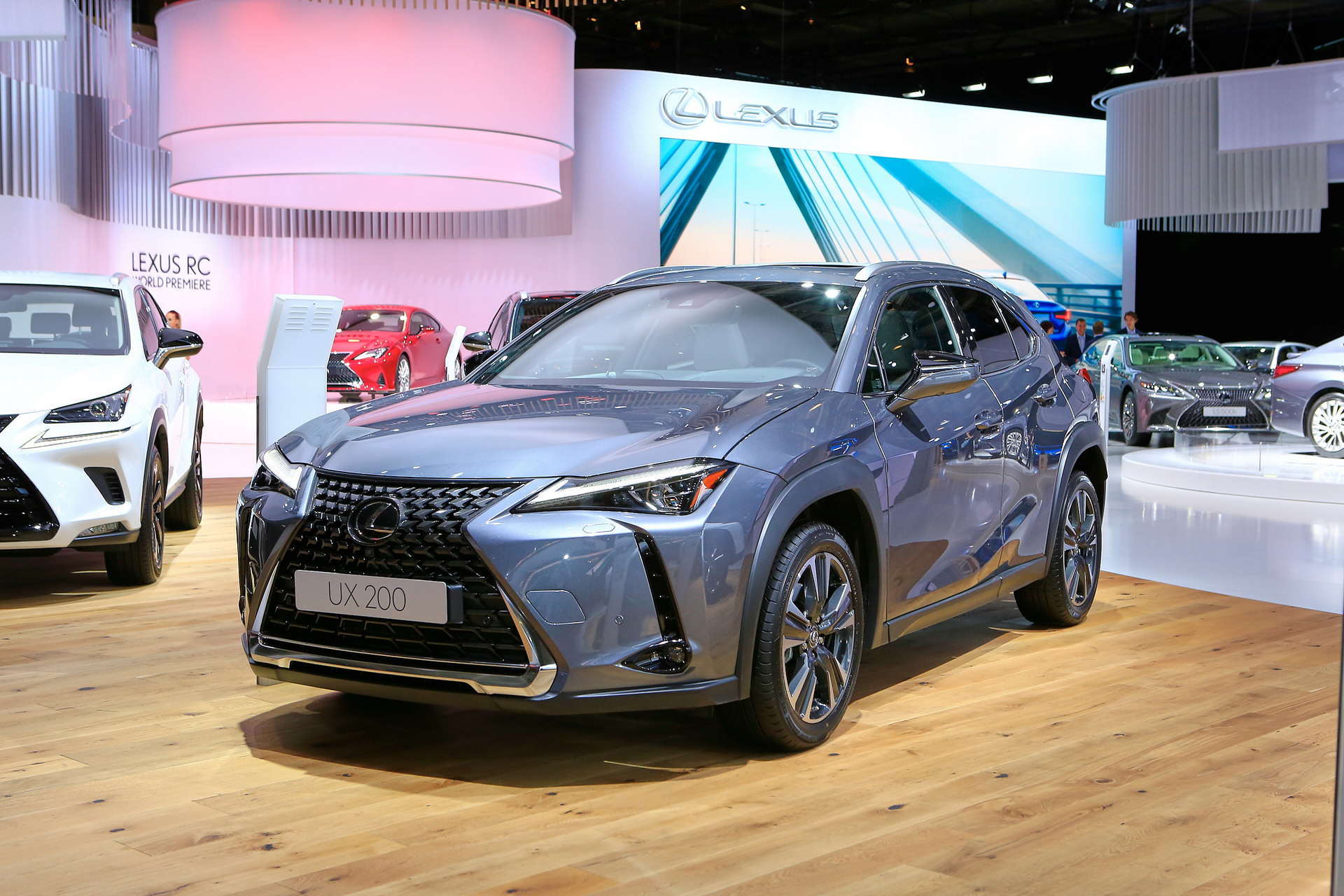 5a7a80e1-2019-lexus-ux-paris-livepics-2.jpg