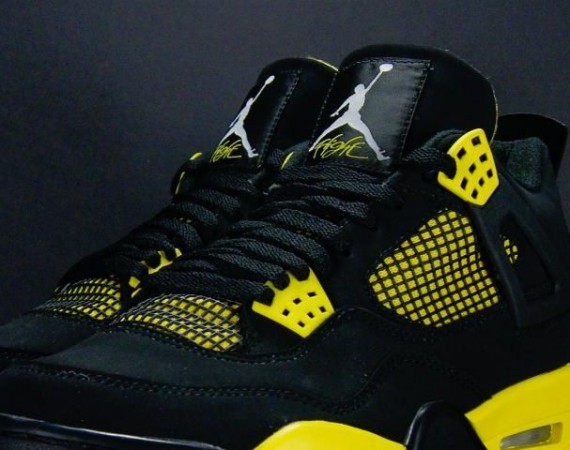 air-jordan-iv-thunder-available-on-ebay-570x450.jpg