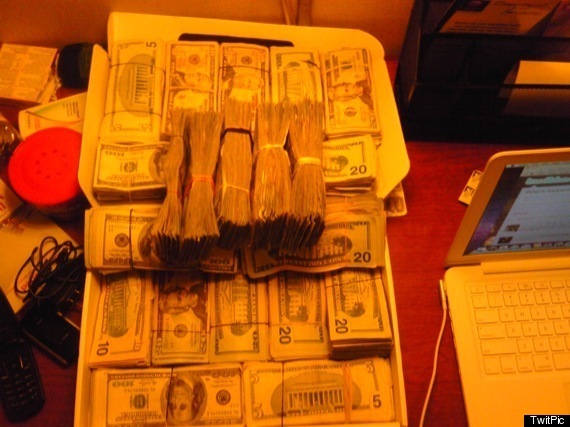 ELIJAH-FIELDS-MONEY-PICTURES-TWITTER-PHOTOS.jpg