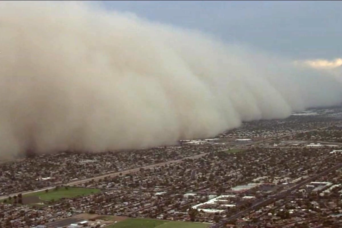 140725-phoenix-dust-02_c44b196eb1d66f57dc9af50daa6edde6.nbcnews-fp-1200-800.jpg