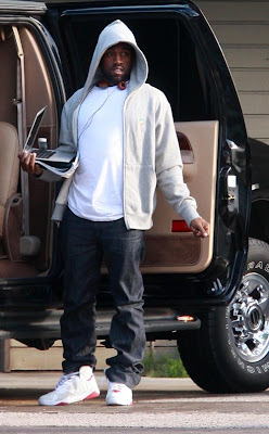 kanye-west-hawaii-9118-6.jpg