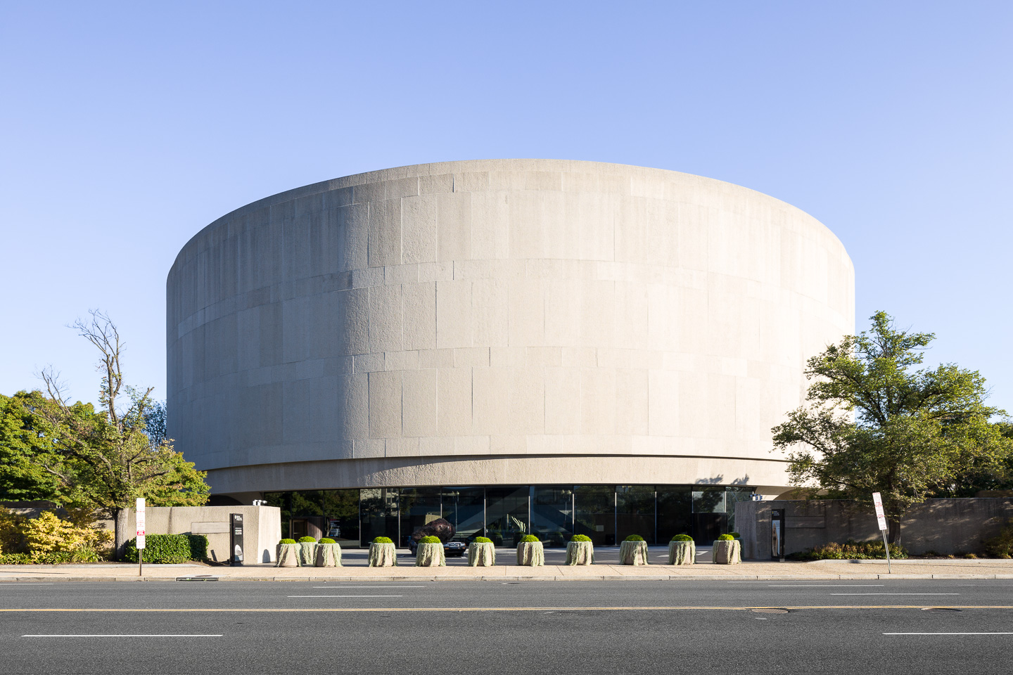 Hirshhorn-Museum-exterior.jpg