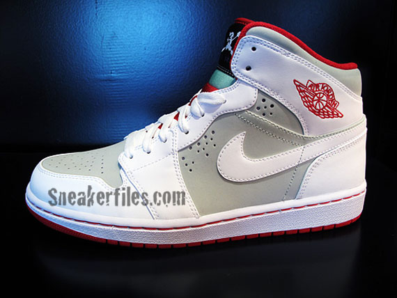 air-jordan-i-1-retro-hare-detailed-look-3.jpg