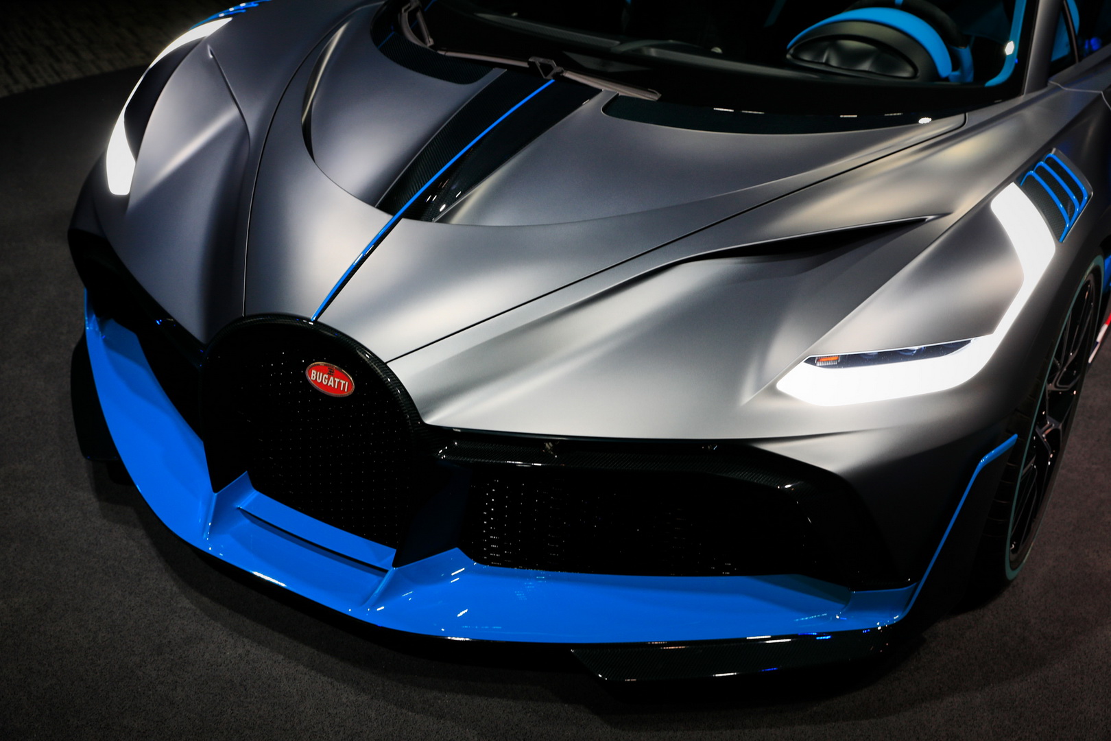 551cf367-bugatti-divo-paris-auto-show-15.jpg