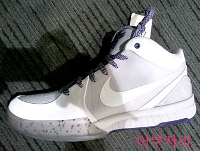 nike-zoom-kobe-iv-4-white-purple-4.jpg