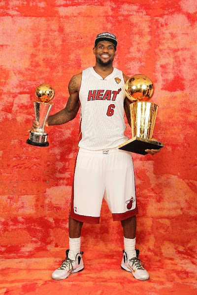 lebron_james_nba_120622_trophy-mvp-champion-03.jpg