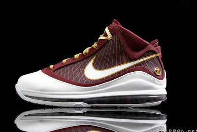 nike-air-max-lebron-7-pe-christ-the-king-away-5-01.jpg