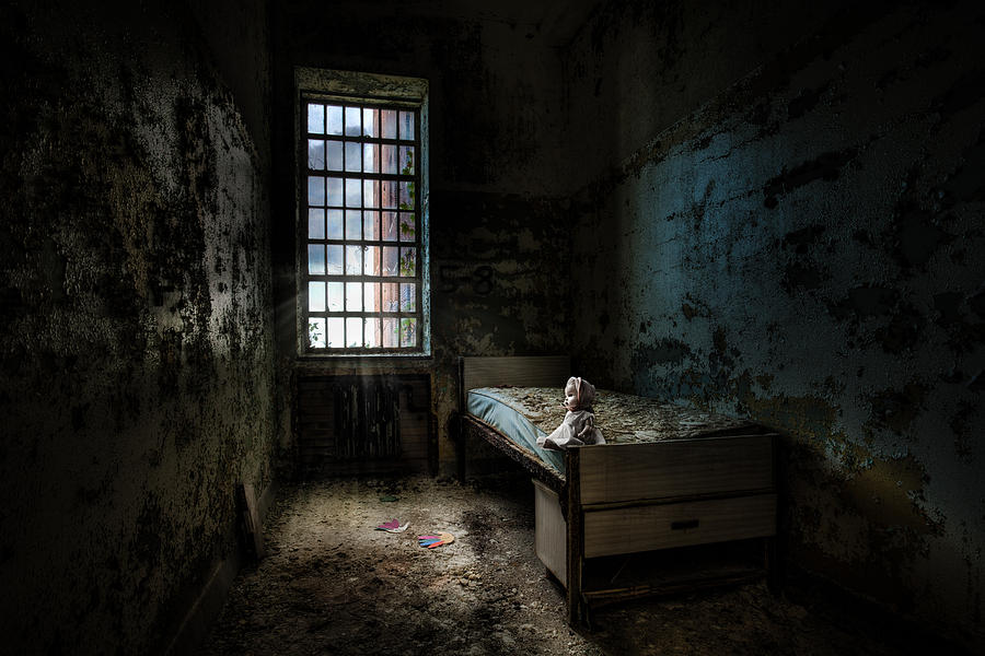old-room-abandoned-places-room-with-a-bed-gary-heller.jpg
