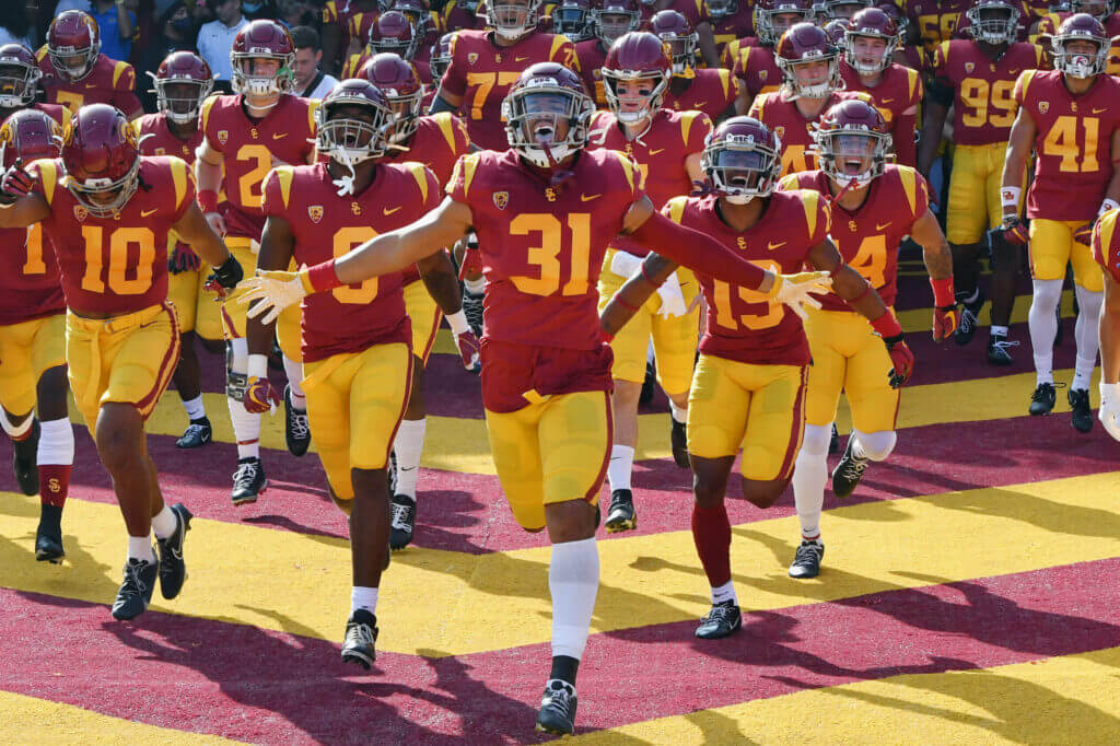 LOS ANGELES, CA - NOVEMBER 20: USC Trojans linebacker Hunter Echols (31) leads the Trojans onto the field before the start of a college football game against the UCLA Bruins played on November 20, 2021 at the Los Angeles Memorial Coliseum in Los Angeles, CA. (Photo by John Cordes/Icon Sportswire via Getty Images)