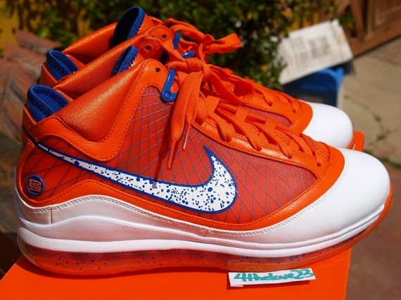 nike-air-max-lebron-7-pe-hardwood-orange-3-04-570x426.jpg