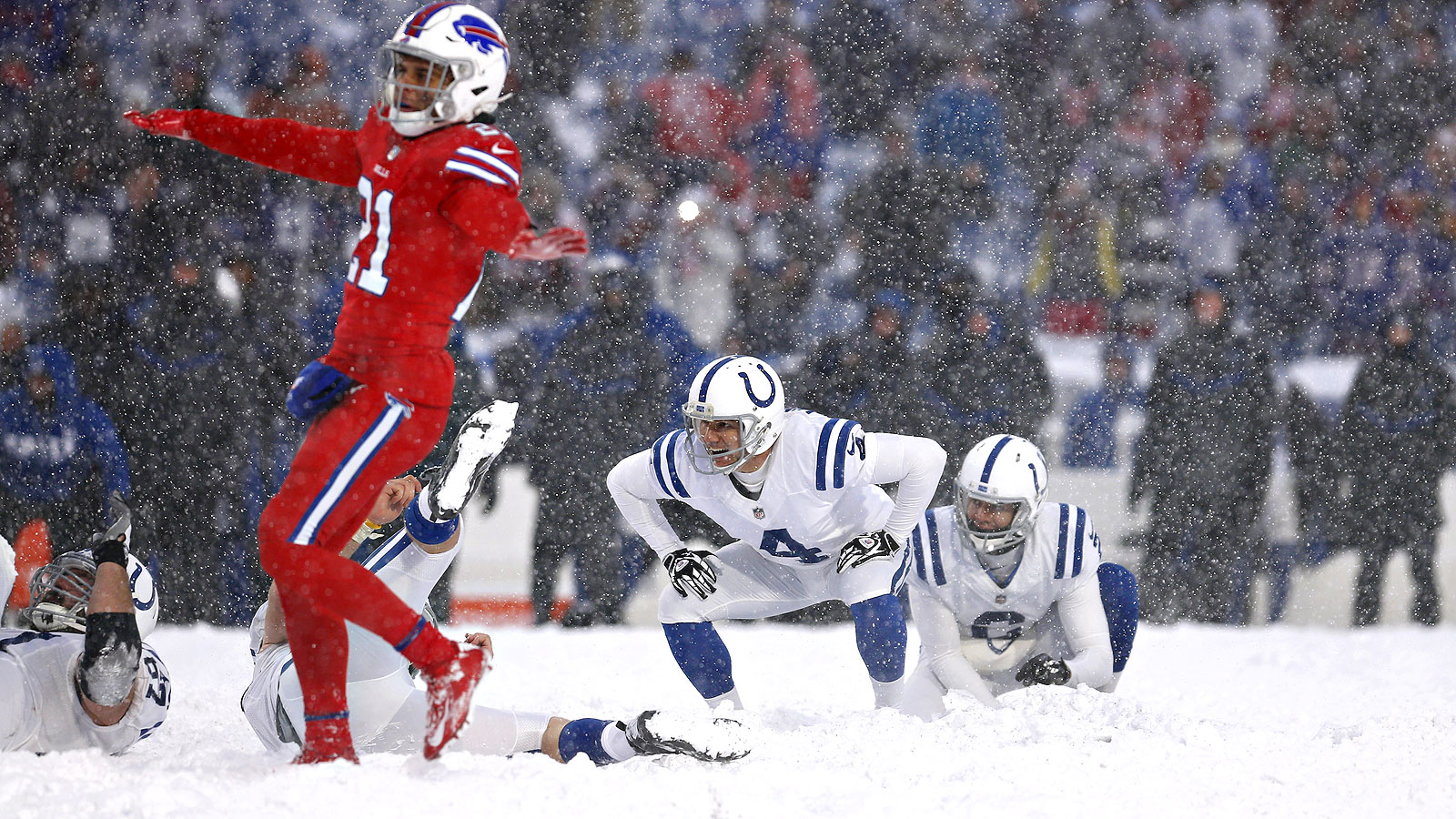 nfl_vinatieri_1600x900.jpg