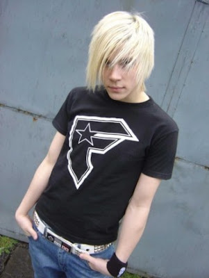 blonde-emo-hair-boys-330x439.jpg