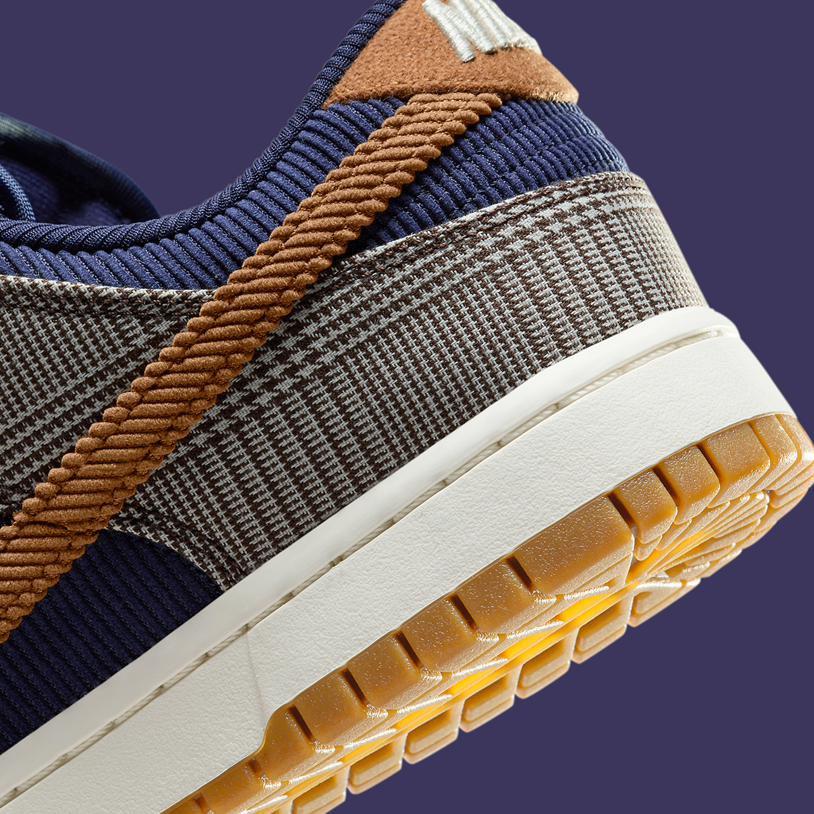 nike-dunk-low-midnight-navy-ale-brown-pale-ivory-fq8746-410-8.jpg