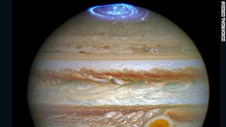 160630231332-hubble-jupiter-juno-auroras-large-tease.jpg