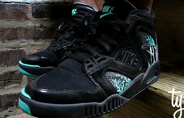 nike-air-tech-challenge-hybrid-black-tiffany.jpg