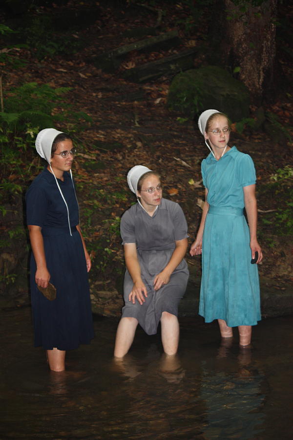 amish-girls-mb-matthews.jpg