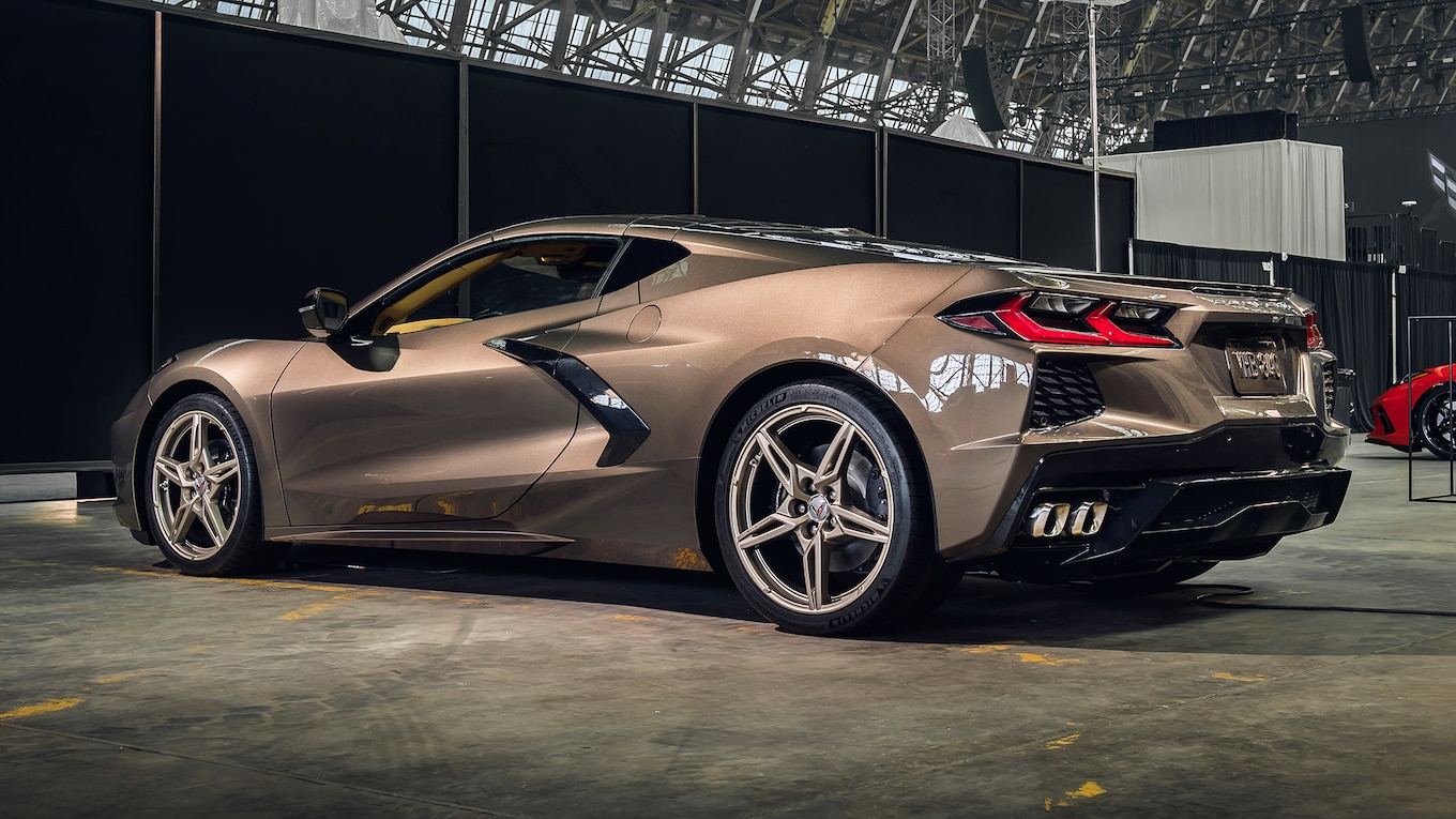 2020-Chevrolet-Corvette-C8-2.jpg