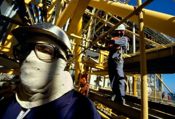 Premium: Saudi Arabia, Workers with Oil rig 030401
