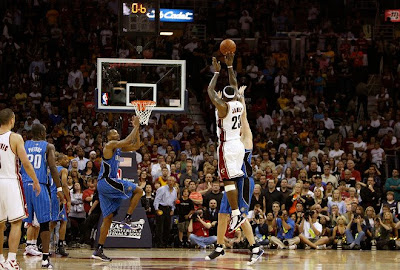 2009+NBA+Playoffs+-+Orlando+Magic+vs+Cleveland+Cavaliers+-+Game+2+-+Lebron+James+-+Game+Winning+Shot.jpg