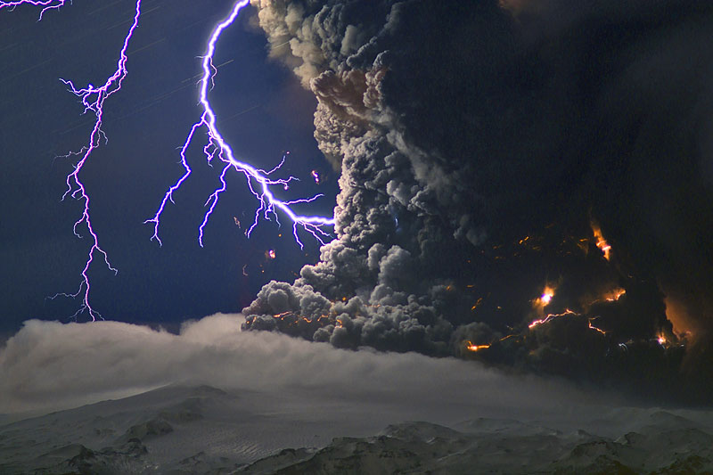 eyjafjallajokull-lightning_by_discharge.jpg