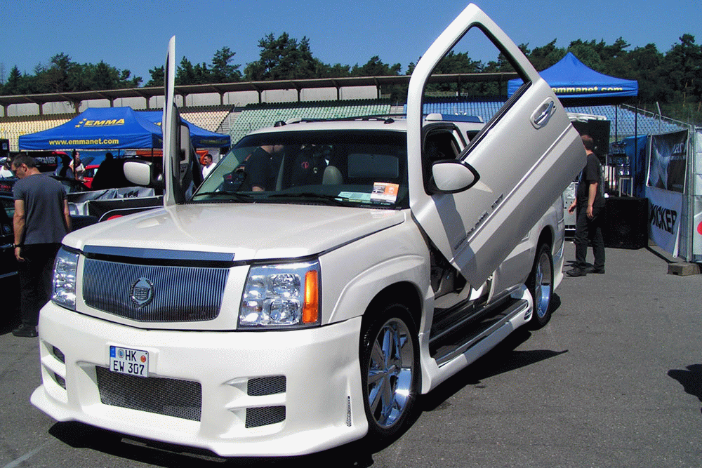 cadillac-escalade-2.gif