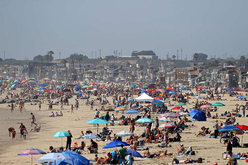 crowds-at-newport-beach.jpg