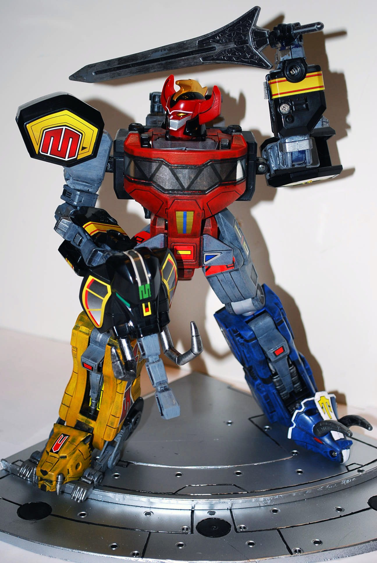 27176504d1281304433-power-rangers-megazord-dsc_0336-copy.jpg