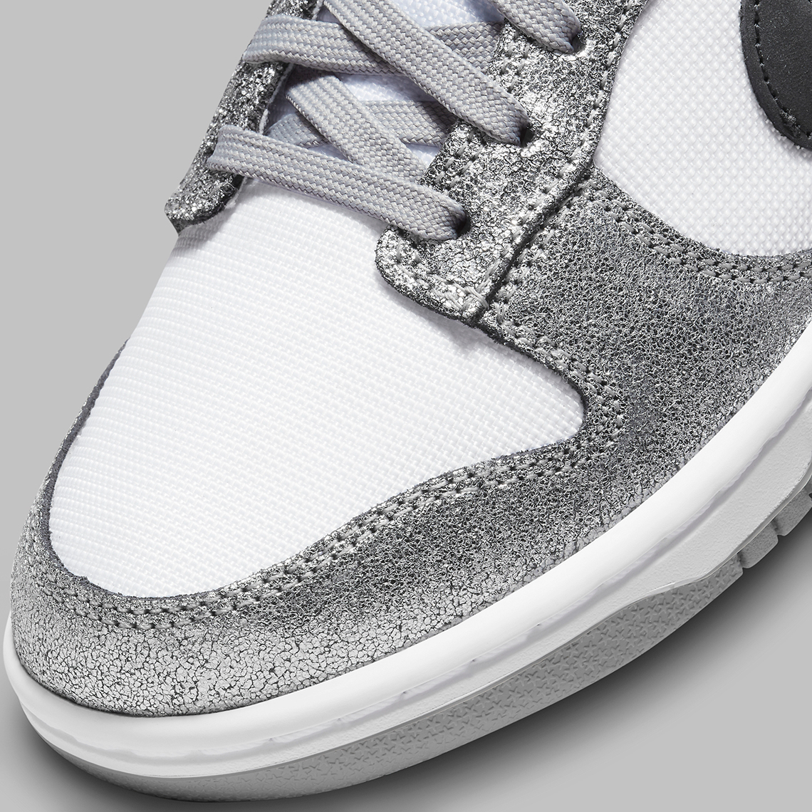 nike-dunk-low-silver-black-white-DO5882-001-3.jpg