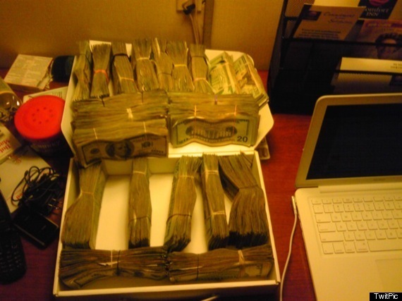 ELIJAH-FIELDS-MONEY-PICTURES-TWITTER-PHOTOS.jpg