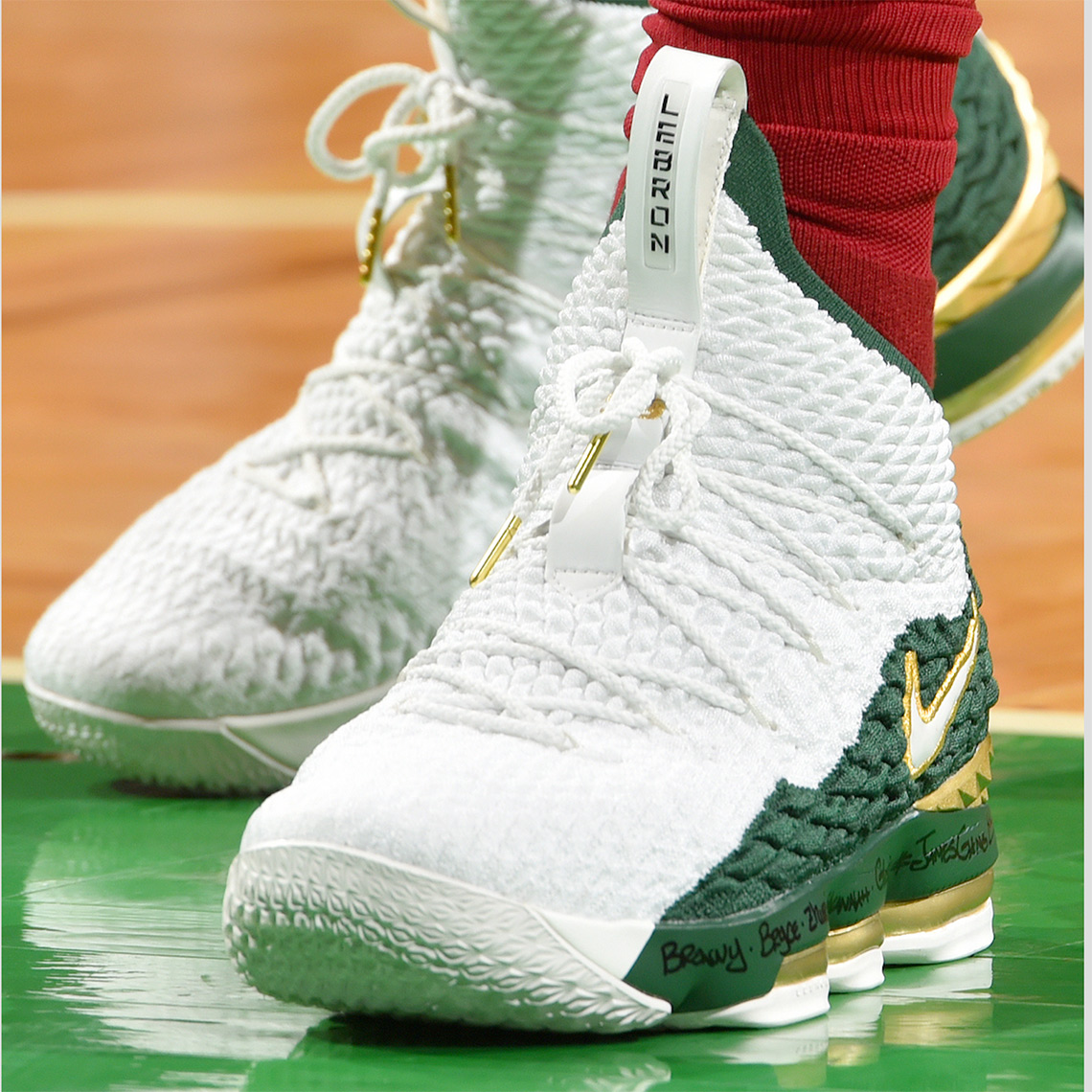 nike-lebron-15-svsm-pe-2.jpg