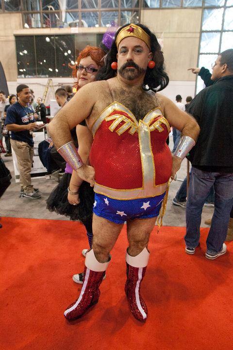 Halloween-costume-3-wonder-woman-man-facebook-1.jpg