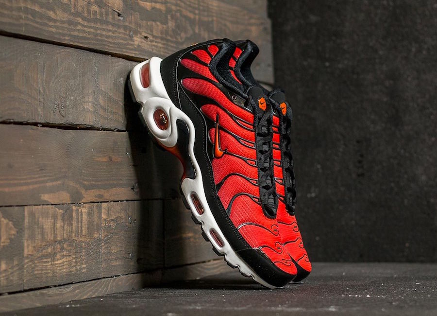 nike-air-max-plus-black-team-orange-team-red.jpg