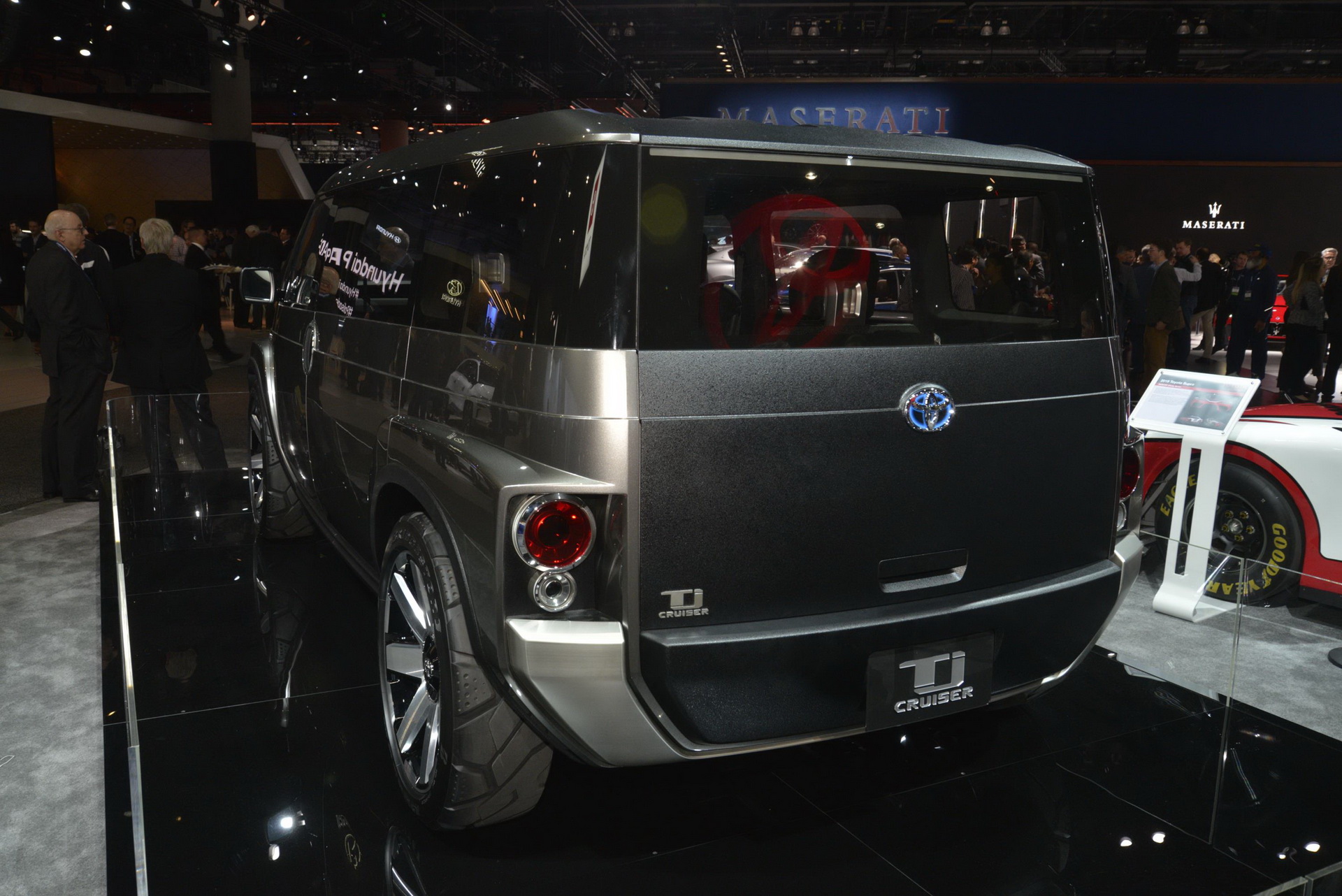 48505bd8-toyota-tj-cruiser-concept-la-livepics-6.jpg